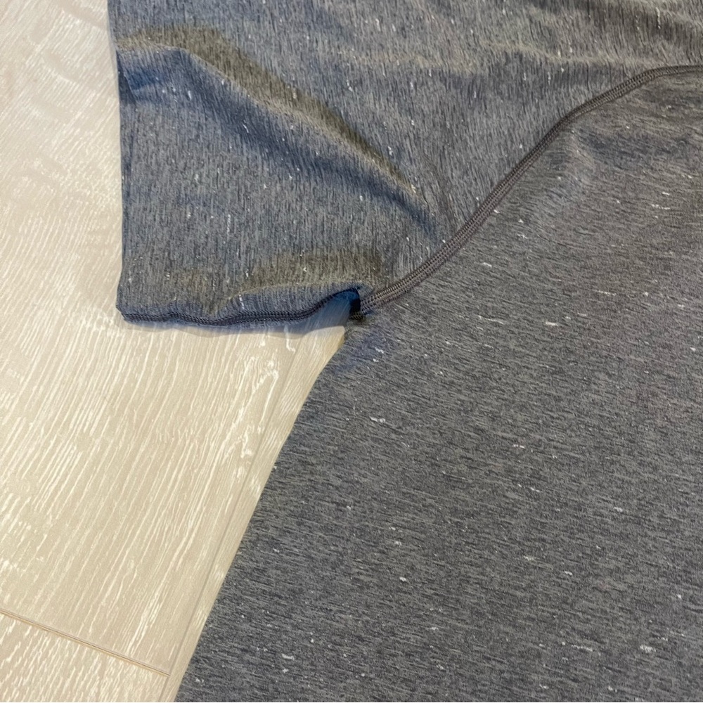 Lululemon Men’s Metal Vent Tee Shirt, size XXL, Gray - Picture 8 of 16